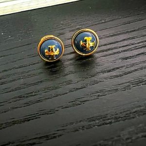 TORY BURCH earrings, logo gold with navy stone